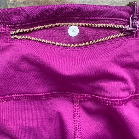 Lululemon Run For Days Cropped Leggings 4 Regal Plum Camo Trim Zipper Pocket - Picture 6 of 7